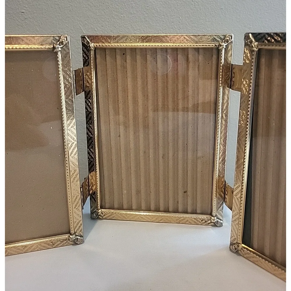 Vintage Ornate Gold-Tone Metal 3-Fold Triple Hinged Picture Frame. Holders 5X7